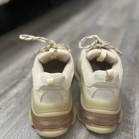 BALENCIAGA WOMEN'S TRIPLE S CLEAR SOLE SNEAKER IN BEIGE SIZE 39 - Picture 5 of 6